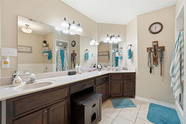 608 NW Waterford Dr, Lawton, OK 73505