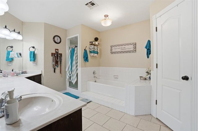 608 NW Waterford Dr, Lawton, OK 73505