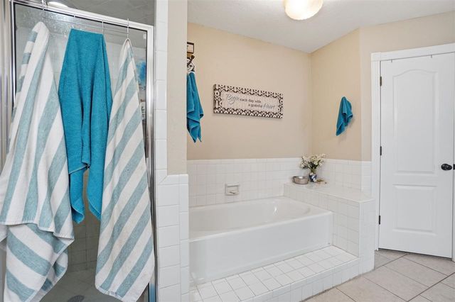 608 NW Waterford Dr, Lawton, OK 73505