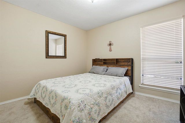 608 NW Waterford Dr, Lawton, OK 73505