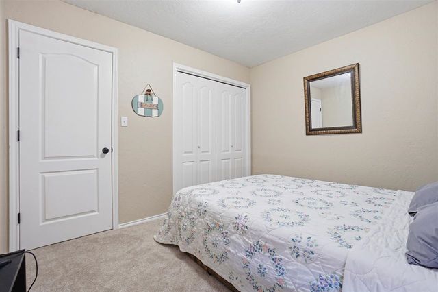 608 NW Waterford Dr, Lawton, OK 73505