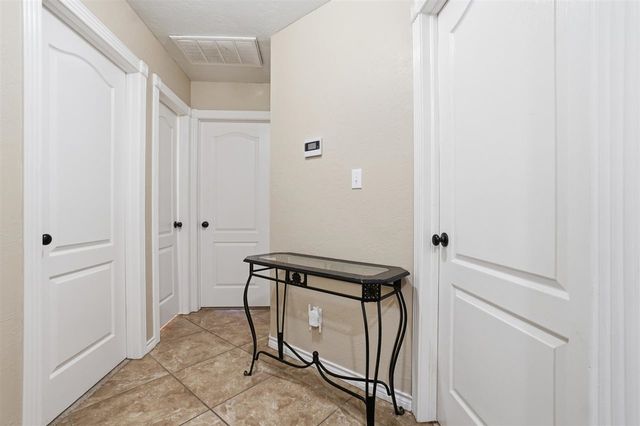 608 NW Waterford Dr, Lawton, OK 73505