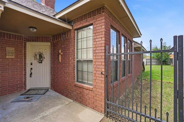 608 NW Waterford Dr, Lawton, OK 73505