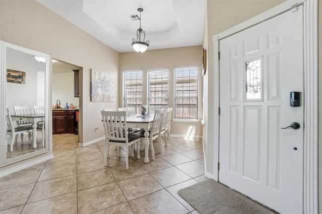 608 NW Waterford Dr, Lawton, OK 73505