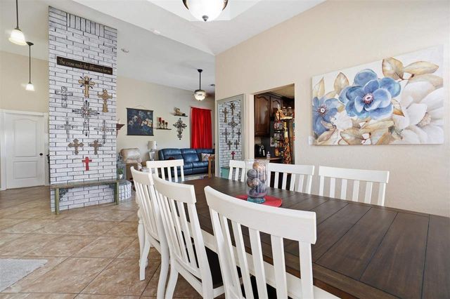 608 NW Waterford Dr, Lawton, OK 73505