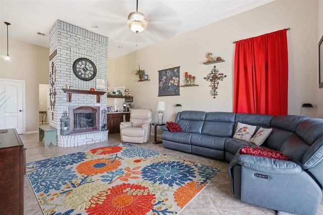 608 NW Waterford Dr, Lawton, OK 73505