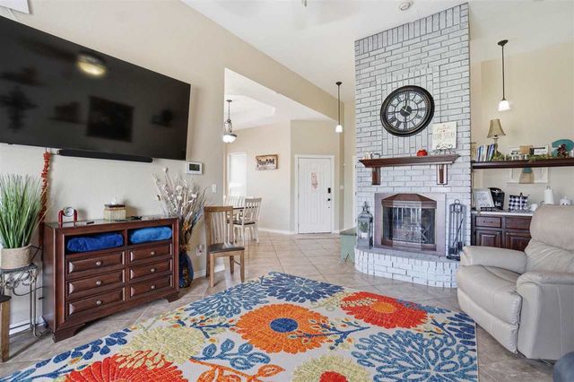 608 NW Waterford Dr, Lawton, OK 73505