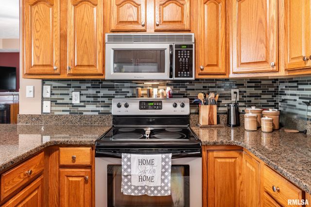 105 N Dent Street, Carterville, IL 62918