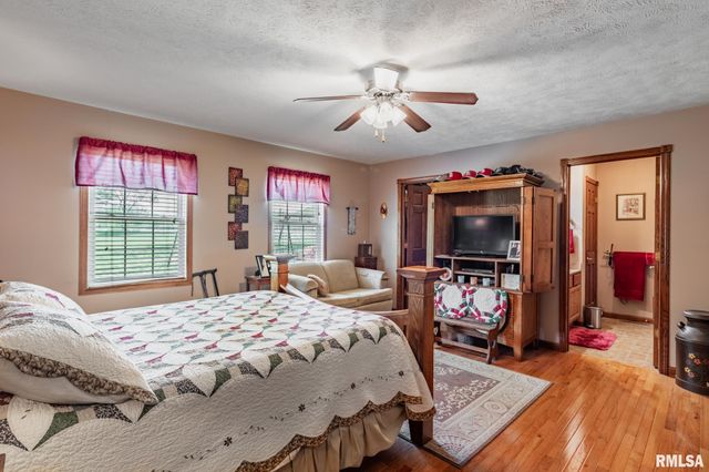 105 N Dent Street, Carterville, IL 62918
