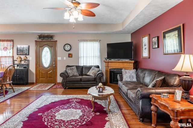 105 N Dent Street, Carterville, IL 62918