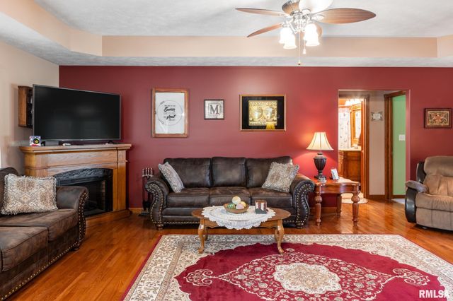 105 N Dent Street, Carterville, IL 62918