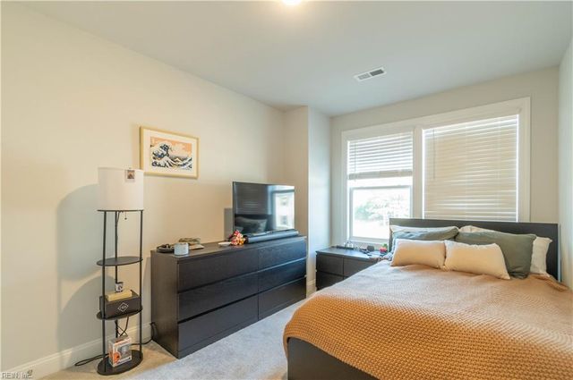 2017 Stanford LN, Newport News, VA 23608