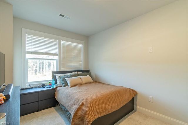 2017 Stanford LN, Newport News, VA 23608