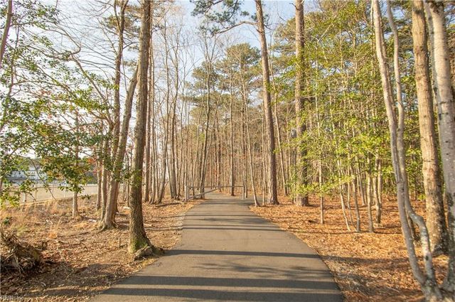 2017 Stanford LN, Newport News, VA 23608