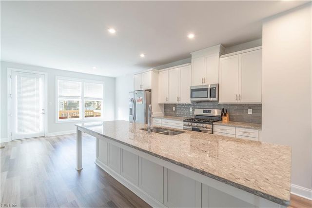 2017 Stanford LN, Newport News, VA 23608