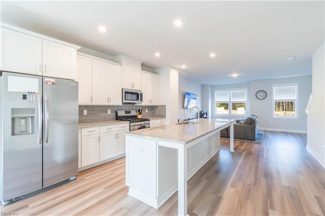 2017 Stanford LN, Newport News, VA 23608