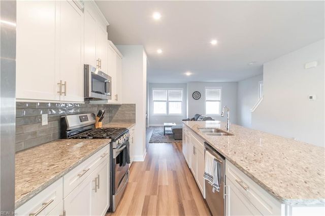 2017 Stanford LN, Newport News, VA 23608