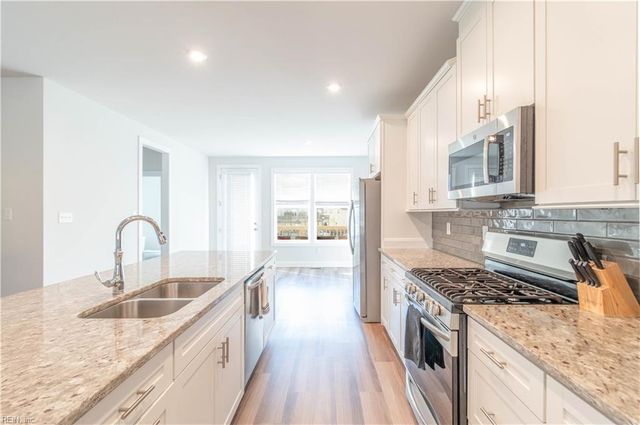 2017 Stanford LN, Newport News, VA 23608