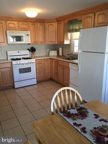 28 DIVISION AVE, Surf City, NJ 08008