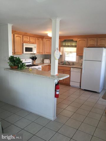 28 DIVISION AVE, Surf City, NJ 08008