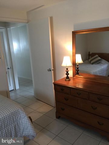 28 DIVISION AVE, Surf City, NJ 08008