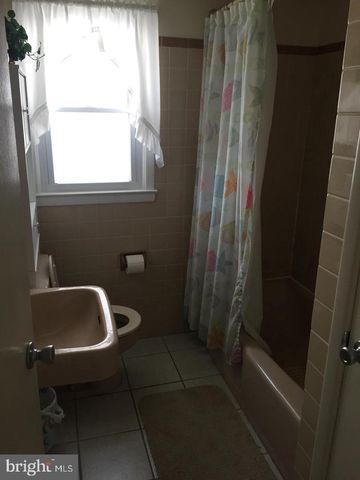 28 DIVISION AVE, Surf City, NJ 08008