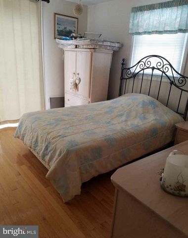 28 DIVISION AVE, Surf City, NJ 08008