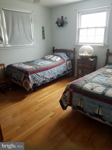 28 DIVISION AVE, Surf City, NJ 08008