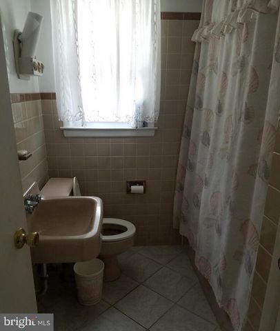 28 DIVISION AVE, Surf City, NJ 08008