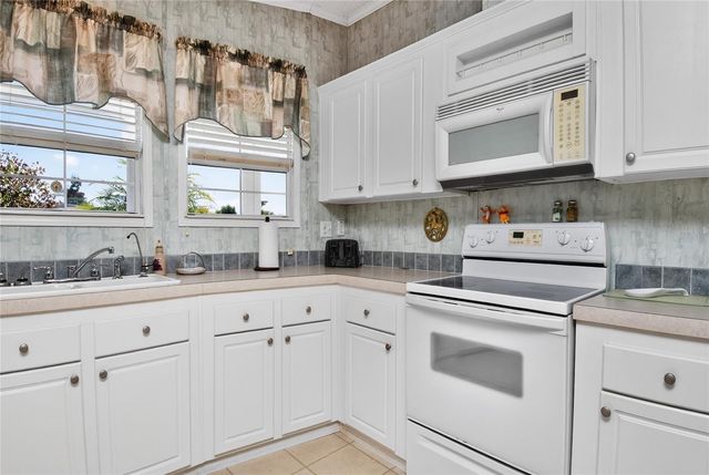 24437 HARBORVIEW ROAD 106, Punta Gorda, FL 33980