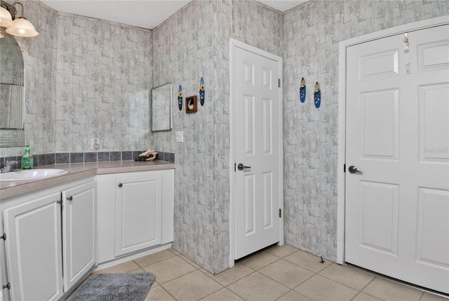 24437 HARBORVIEW ROAD 106, Punta Gorda, FL 33980