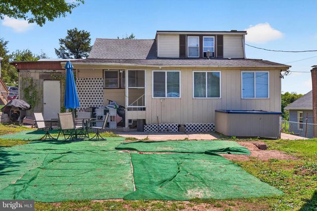 1107 WOODWARD ST, Lebanon, PA 17046