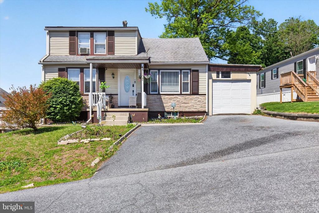 1107 WOODWARD ST, Lebanon, PA 17046