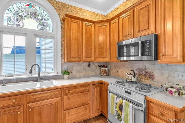 122 Pleasant Avenue, Lancaster, NY 14086