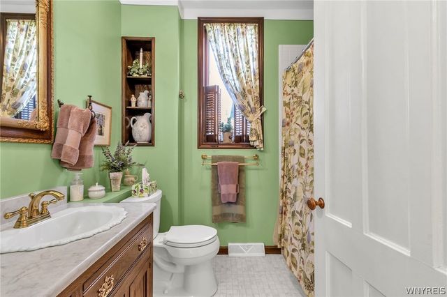 122 Pleasant Avenue, Lancaster, NY 14086