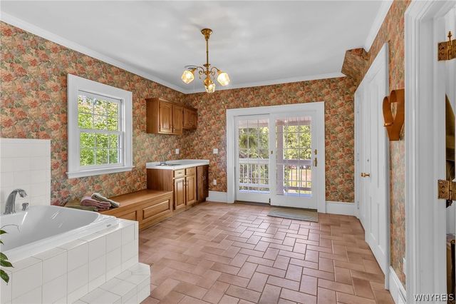 122 Pleasant Avenue, Lancaster, NY 14086