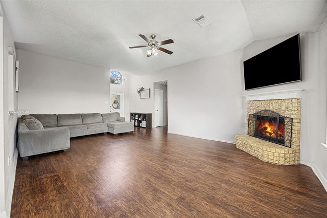 224 California Drive, Glenn Heights, TX 75154