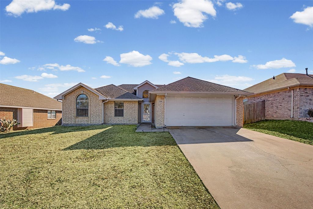 224 California Drive, Glenn Heights, TX 75154