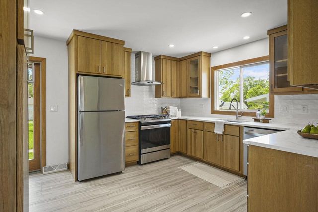 512 Prospect Road, Waunakee, WI 53597