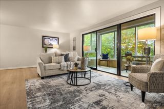 5101 NE 55th Street #103, Seattle, WA 98105