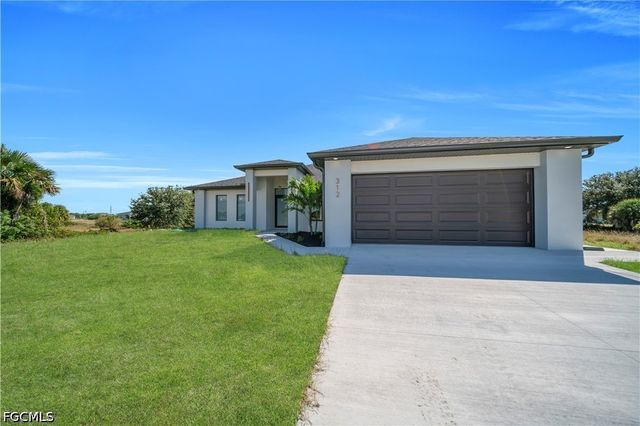 312 Pembroke ST, Lehigh Acres, FL 33974