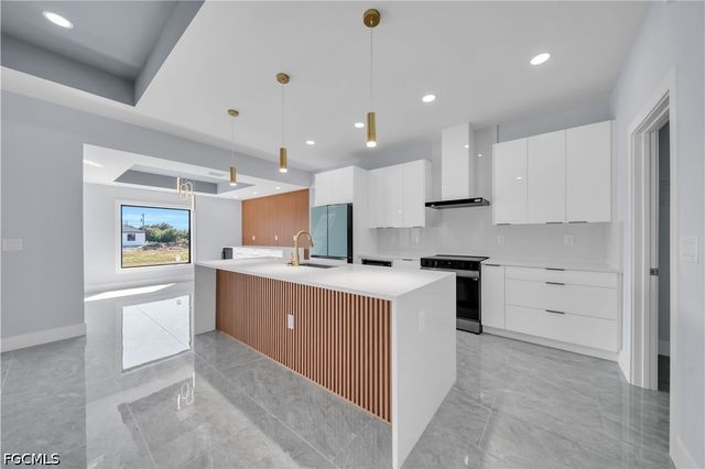 312 Pembroke ST, Lehigh Acres, FL 33974