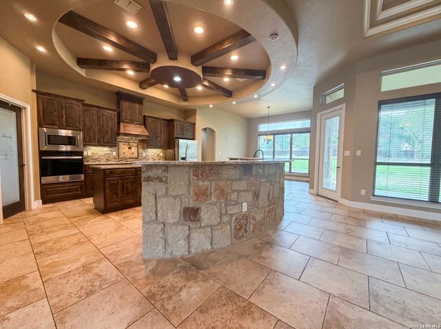 105 E EDEN VLY, Adkins, TX 78101