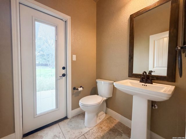 105 E EDEN VLY, Adkins, TX 78101