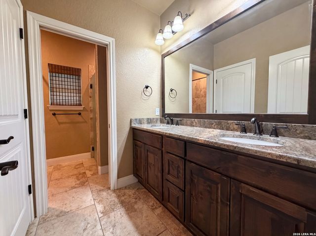 105 E EDEN VLY, Adkins, TX 78101