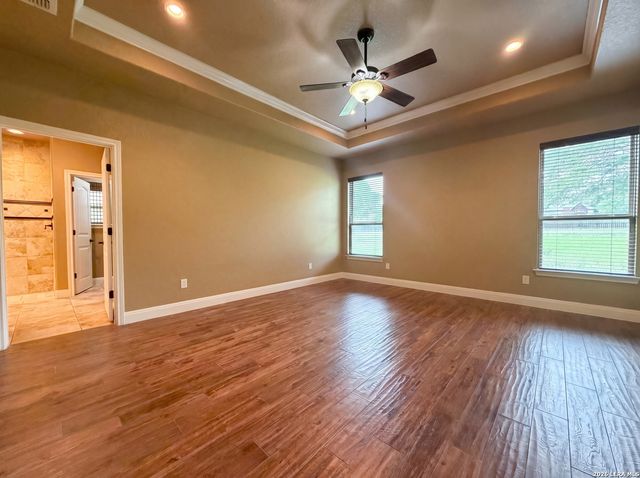 105 E EDEN VLY, Adkins, TX 78101