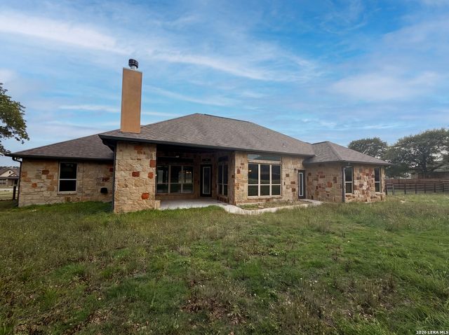 105 E EDEN VLY, Adkins, TX 78101