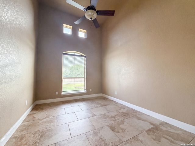 105 E EDEN VLY, Adkins, TX 78101