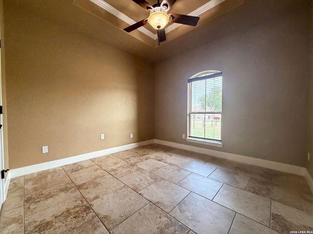 105 E EDEN VLY, Adkins, TX 78101