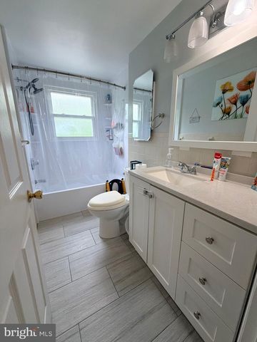 616 N DUPONT RD, Wilmington, DE 19804